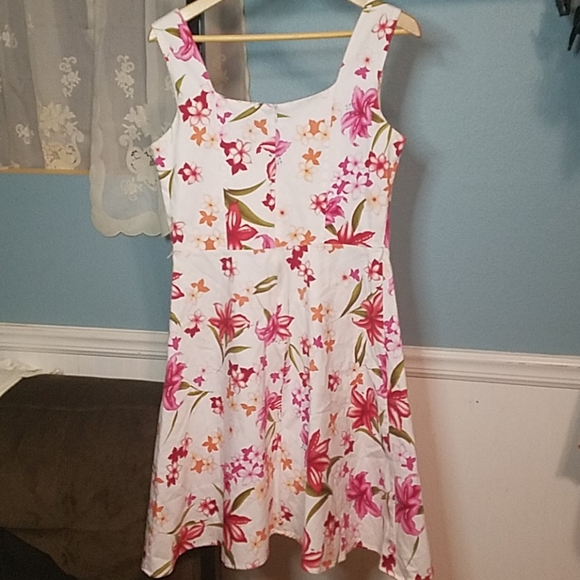 COPY - Scarlett brand floral dress - Picture 7 of 7